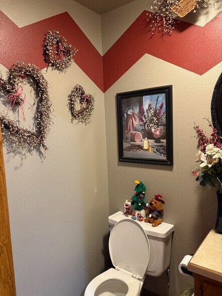 More Photos Of 145 E Main St, Sedan General Retail For Sale