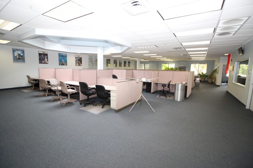 More Photos Of 455 Maryland Dr, Fort Washington Light Manufacturing For Sale