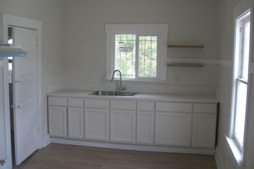 More Photos Of 3846 S Gramercy Pl, Los Angeles Apartments For Sale