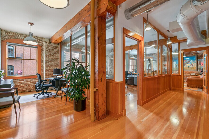 More Photos Of 1325 NW Flanders St, Portland Office For Sale