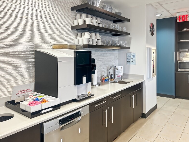 More Photos Of 4250 N Fairfax Dr, Arlington Coworking Space