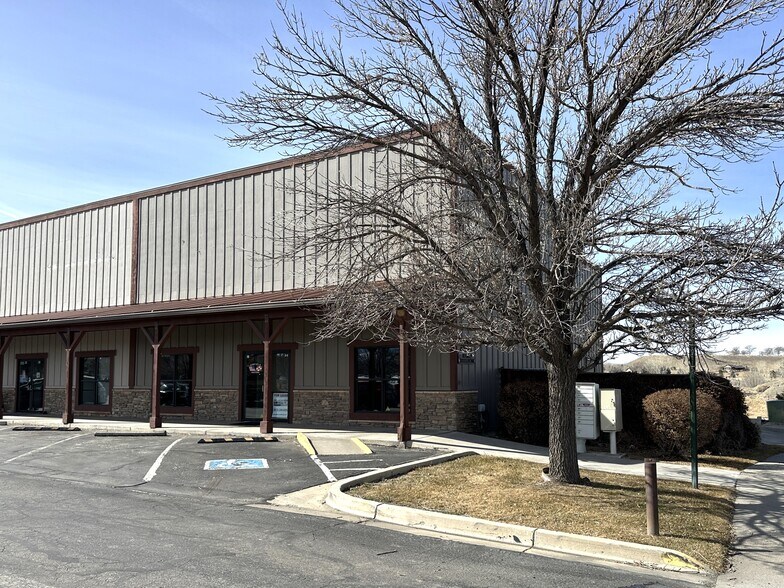 More Photos Of 1414 Hawk Pky, Montrose Freestanding For Lease