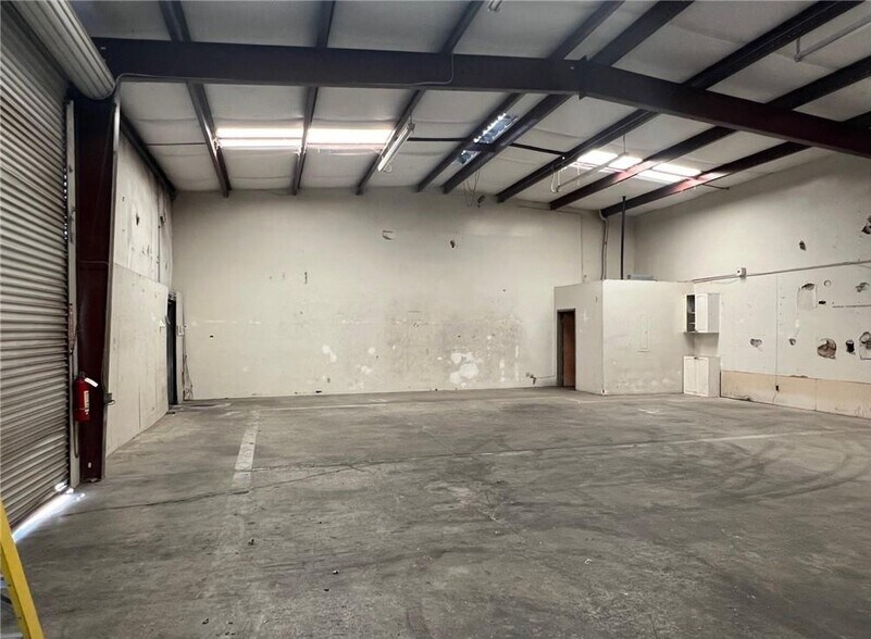 More Photos Of 2120 Wardrobe Ave, Merced Warehouse For Lease
