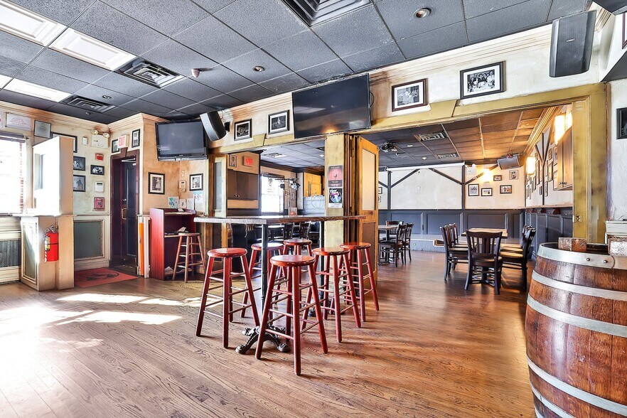 More Photos Of 33-35 W Central Ave, Pearl River Restaurant For Lease