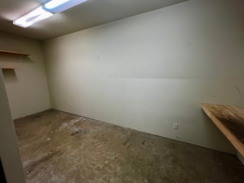 More Photos Of 11818 Warfield St, San Antonio Service For Lease