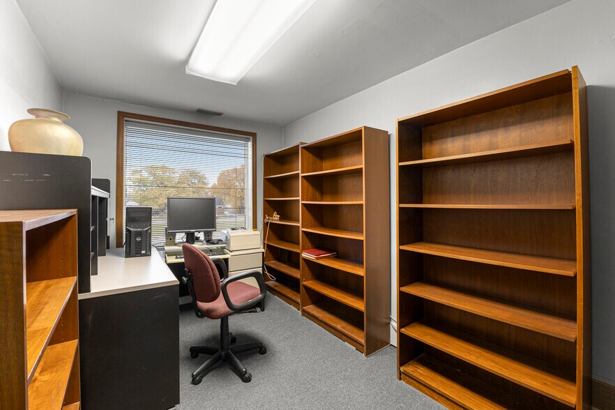 More Photos Of 6336 Fox Ave, Allen Park Office For Sale