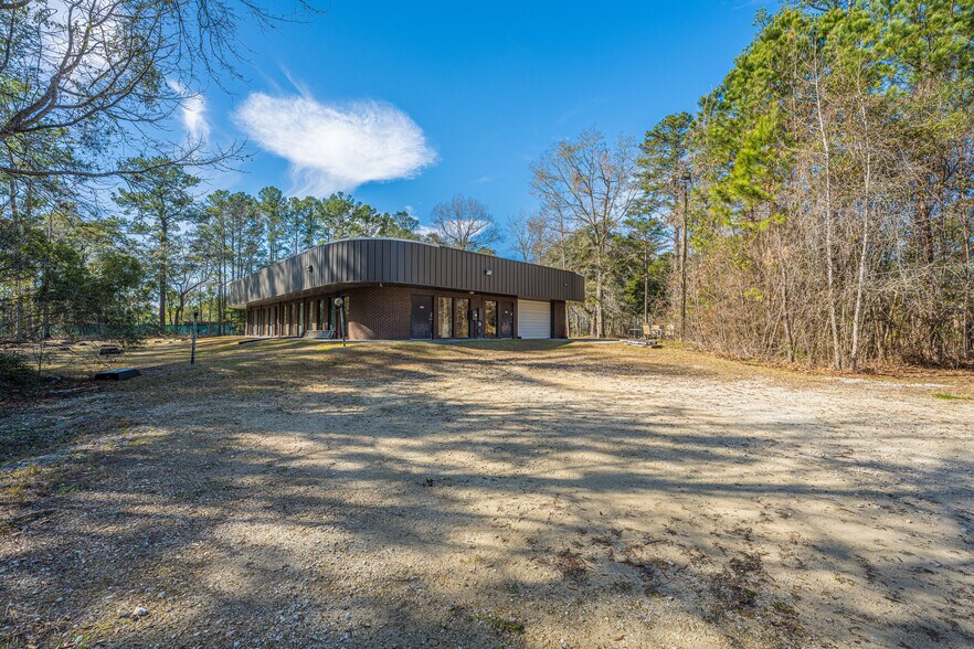 More Photos Of 105 Lamplight Cir, Summerville Flex For Lease