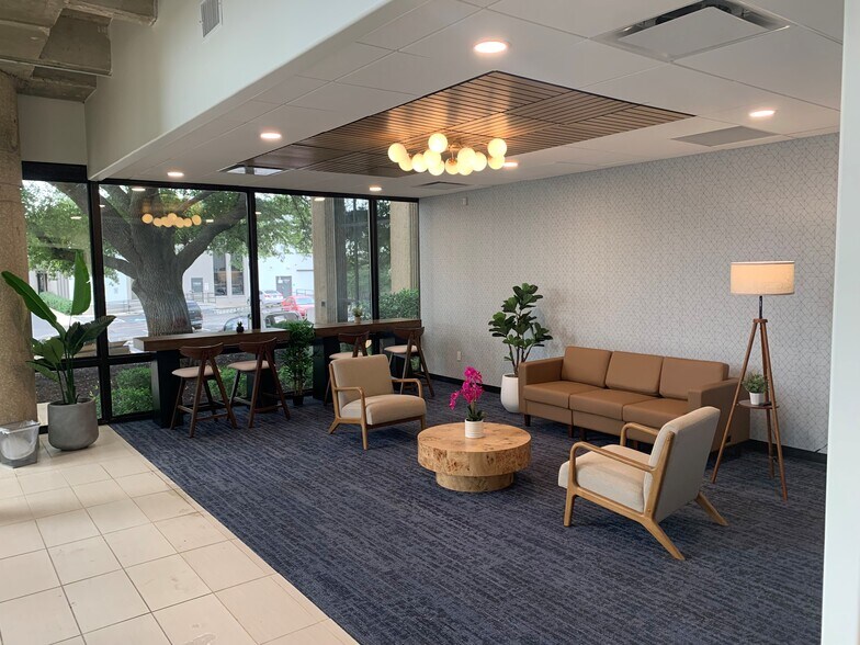 More Photos Of 8119 Datapoint Dr, San Antonio Office For Lease