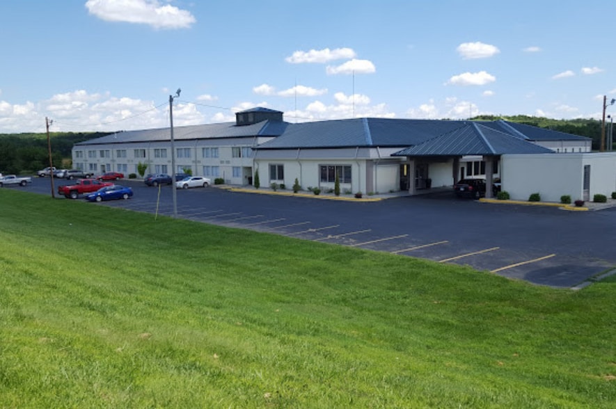 Primary Photo Of 1001 E 6th St, Junction City Hotel For Sale