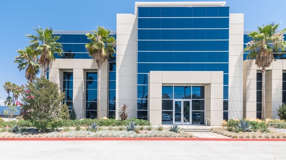 More Photos Of 6100 Garfield Ave, Commerce Distribution For Lease