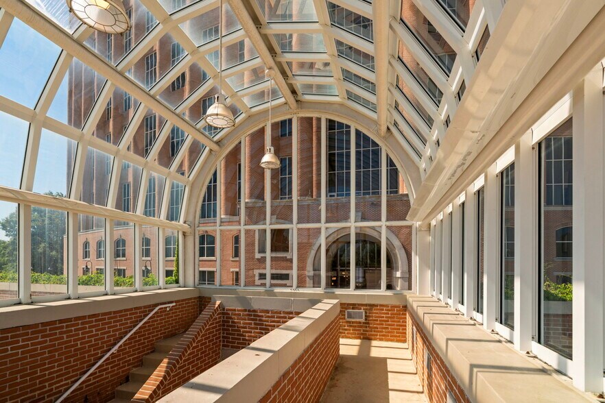 More Photos Of 8000 Towers Crescent Dr, Vienna Office For Lease