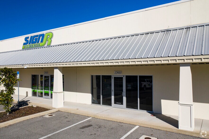 More Photos Of 12911-12921 N Nebraska Ave, Tampa Flex For Lease