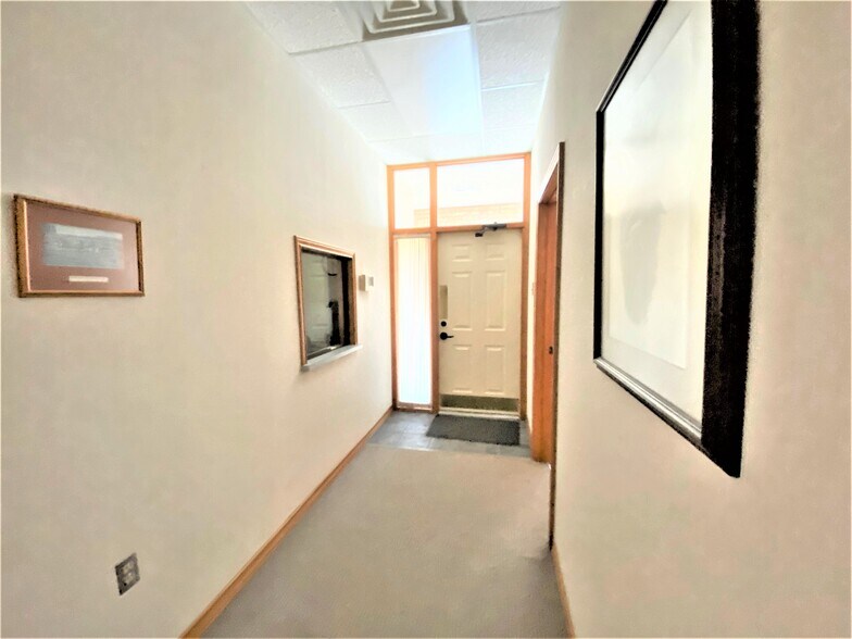 More Photos Of 119 S Main St, Lockhart Office For Lease