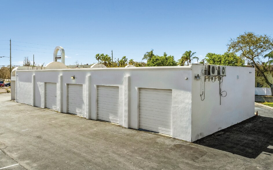 More Photos Of 1110 E Bay Dr, Largo Storefront Retail Office For Lease