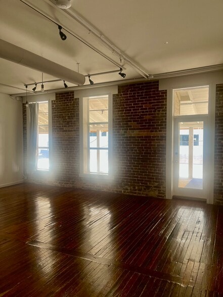 More Photos Of 218-230 Clematis St, West Palm Beach Storefront Retail Office For Lease