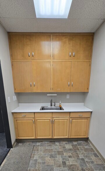 More Photos Of 2550 E Miraloma Way, Anaheim Contractor Storage Yard For Lease