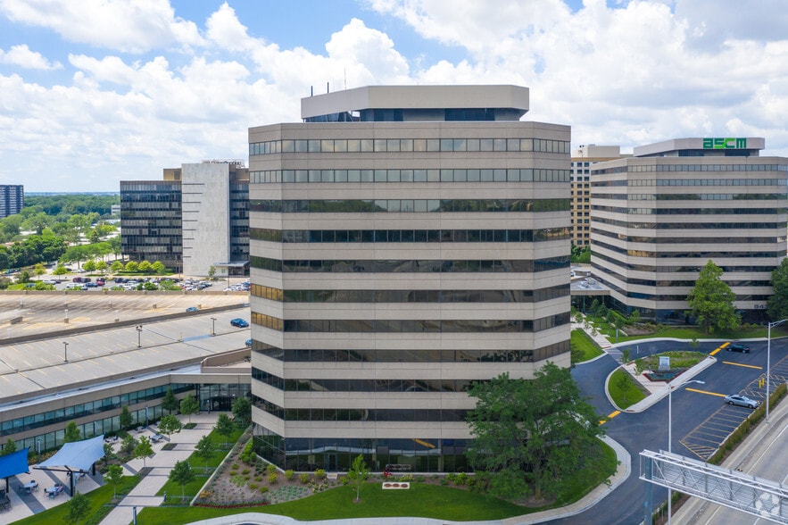 More Photos Of 8420 W Bryn Mawr Ave, Chicago Office For Lease