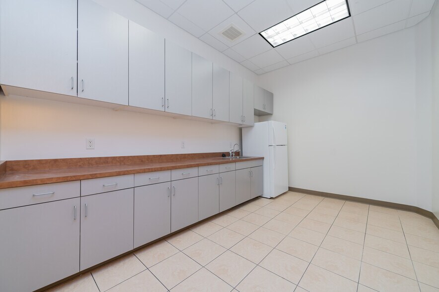 More Photos Of 8925 Research Dr, Irvine Office For Sale
