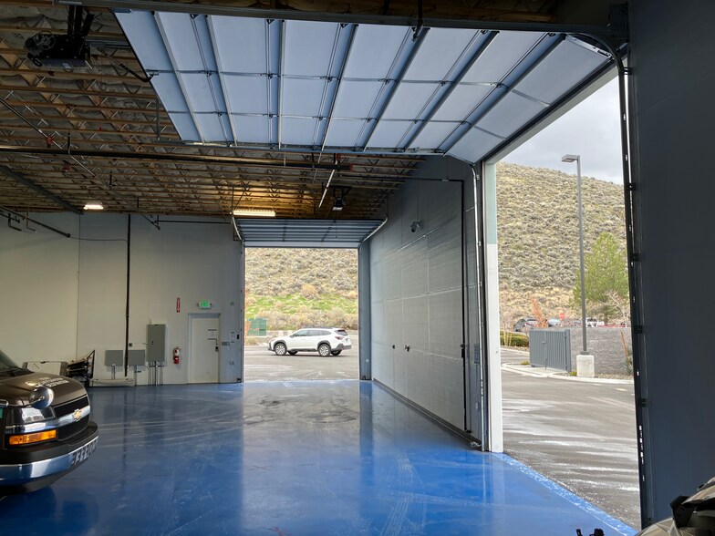 More Photos Of 3770 Barron Way, Reno Warehouse For Lease