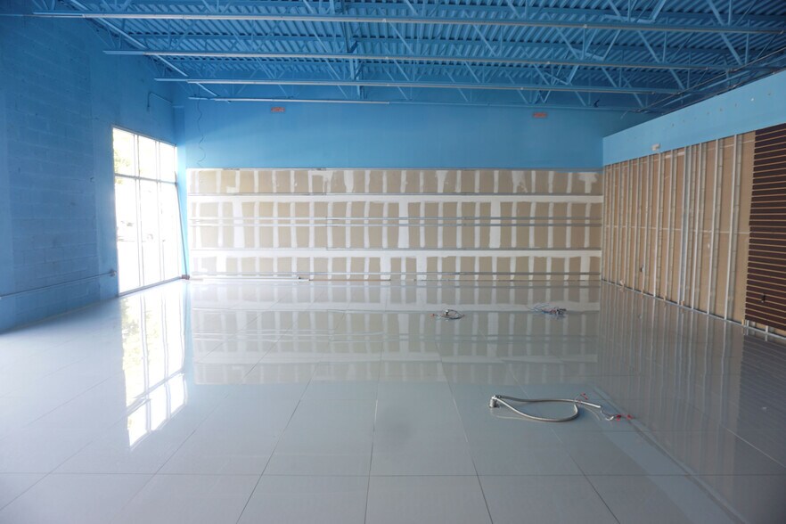More Photos Of 374-400 N Rock Island Rd, Margate Freestanding For Lease