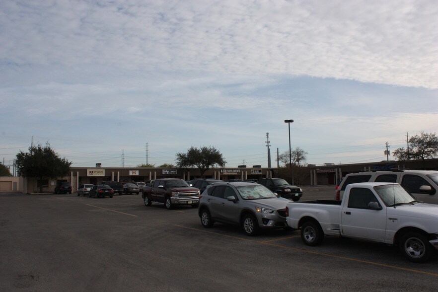 More Photos Of 5800-5854 S Staples St, Corpus Christi Unknown For Lease