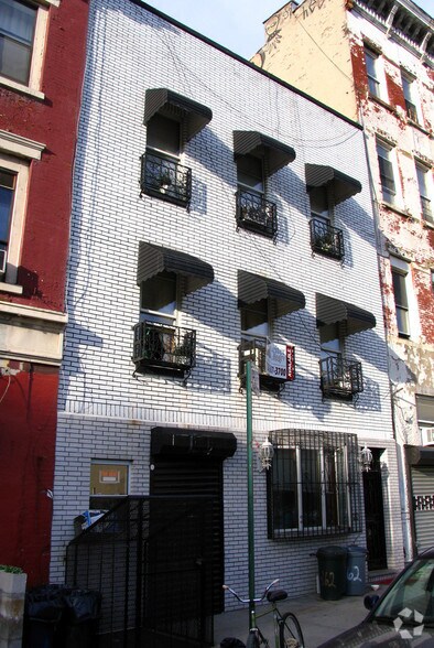 Primary Photo Of 362 Grand St, Brooklyn Apartments For Lease