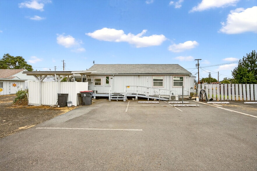 More Photos Of 844 N Riverside Ave, Medford Land For Sale