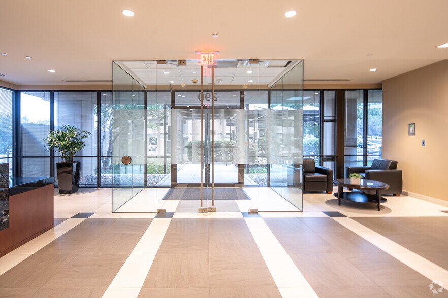 More Photos Of 290 E John Carpenter Fwy, Irving Office For Lease