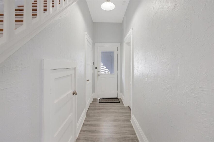 More Photos Of 901 W Las Olas Blvd, Fort Lauderdale Specialty For Sale