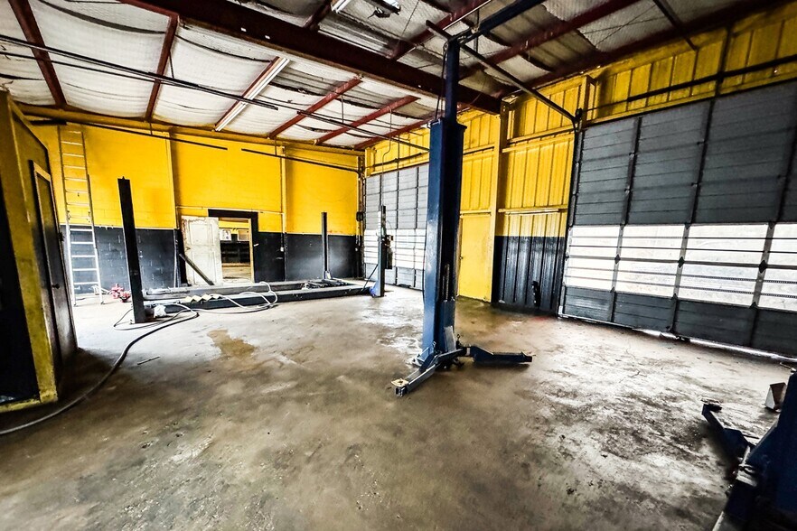 More Photos Of 261 SH 75 Hwy, Huntsville Service For Sale