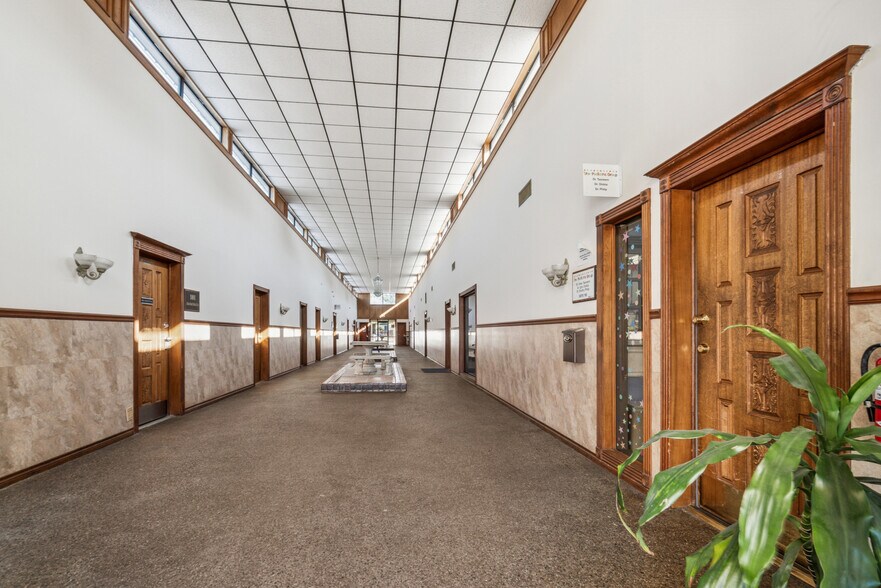 More Photos Of 541 W Main St, Lewisville Medical For Sale