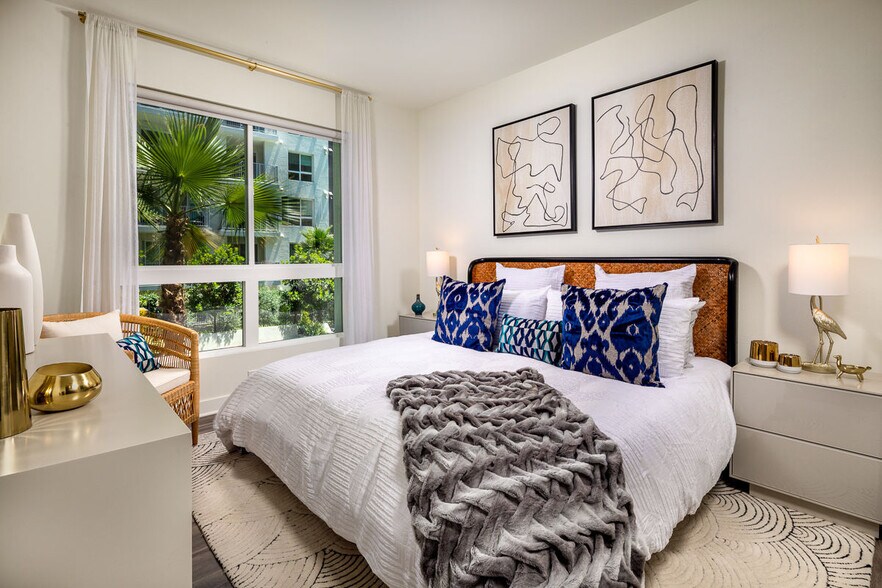 More Photos Of 1331 N Cahuenga Blvd, Los Angeles Apartments For Lease