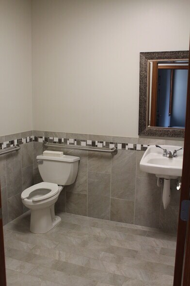 More Photos Of 10777-10801 Yankee St, Dayton Office For Lease