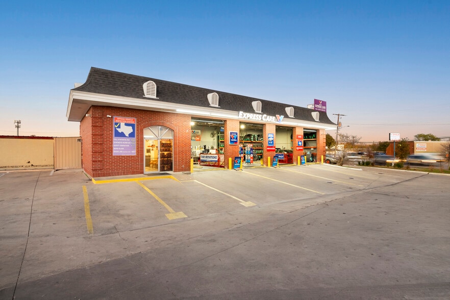 More Photos Of 3022 S Cooper St, Arlington General Retail For Sale