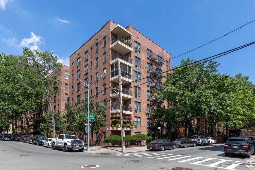 More Photos Of 665 Thwaites Pl, Bronx Apartments For Lease