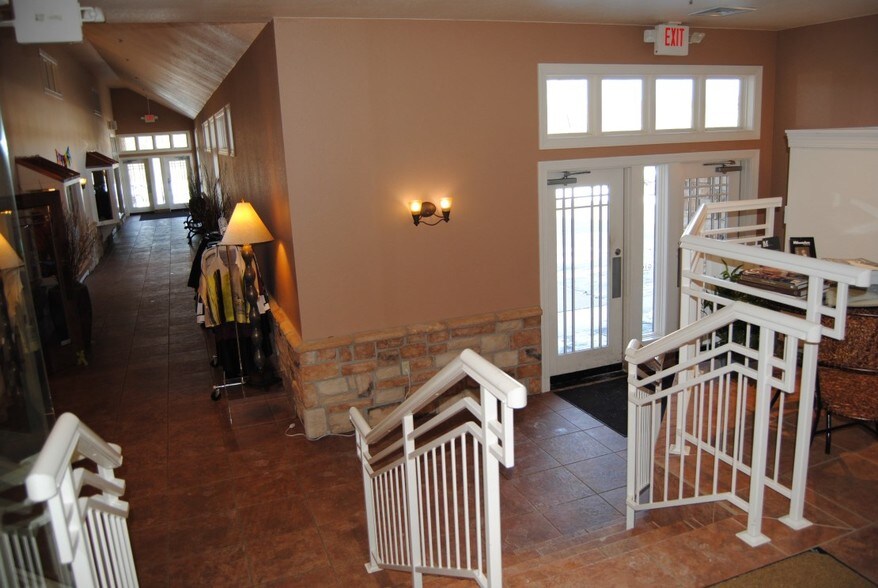 More Photos Of 1550-1556 W Mequon Rd, Mequon Freestanding For Sale