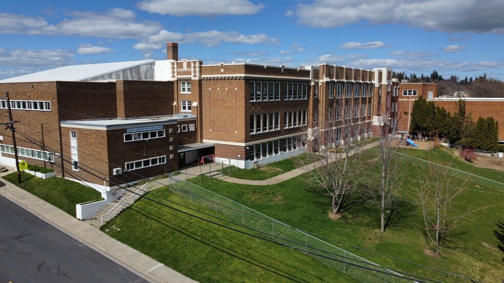 More Photos Of 115 NW State St, Pullman Loft Creative Space For Sale