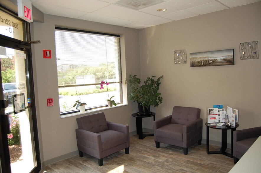 More Photos Of 530 E 22nd St, Lombard Office For Sale