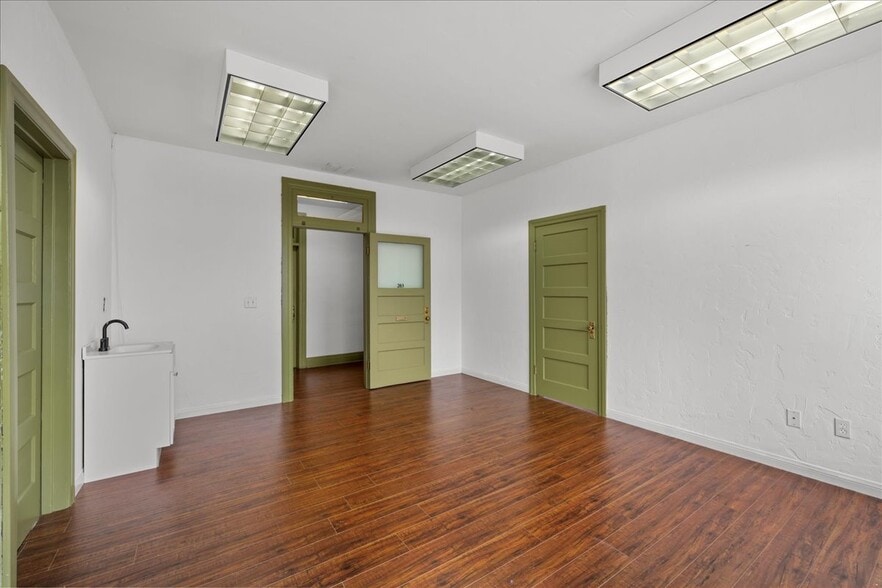 More Photos Of 1002-1008 S Pacific Ave, San Pedro Storefront Retail Office For Lease