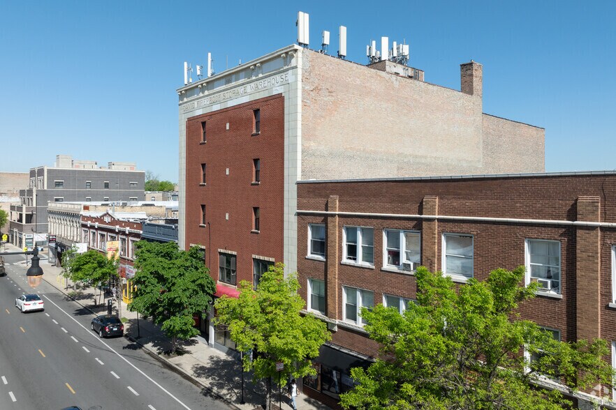 More Photos Of 3240 W Lawrence Ave, Chicago Showroom For Lease