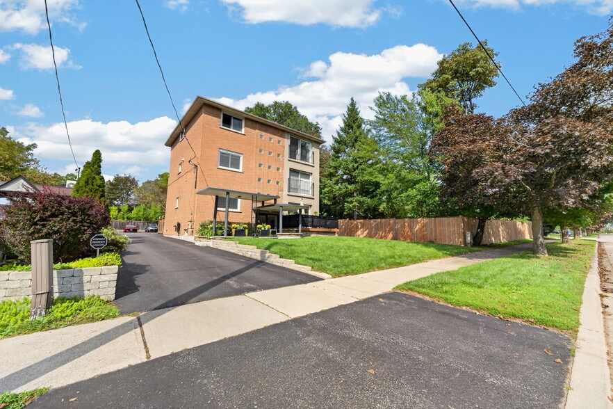 More Photos Of 10 Lincoln St, Ajax Apartments For Sale