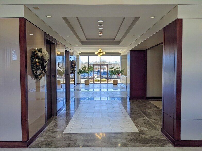 More Photos Of 340 Jesse Jewell Pky, Gainesville Office For Lease