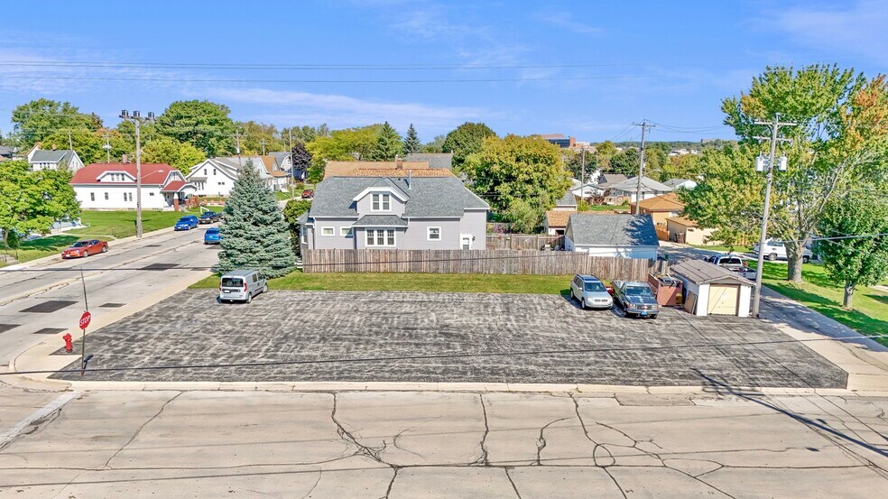 More Photos Of 2703 S Chicago Ave, South Milwaukee General Retail For Sale