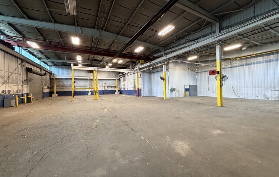 More Photos Of 32974 Glendale St, Livonia Warehouse For Sale