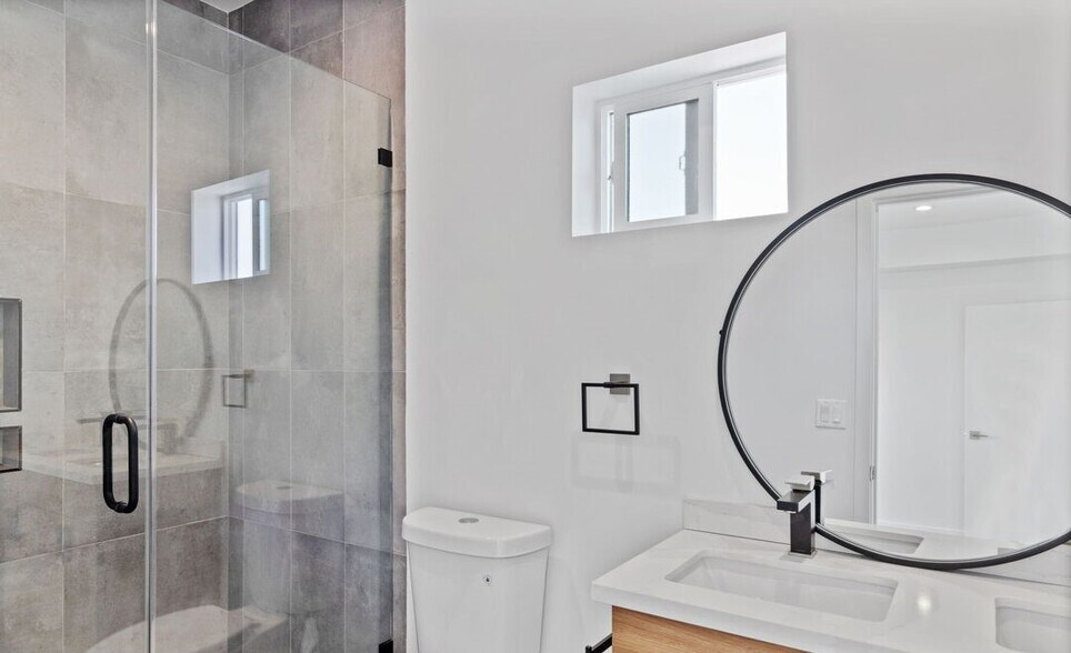 More Photos Of 10821 Hartsook St, North Hollywood Apartments For Sale