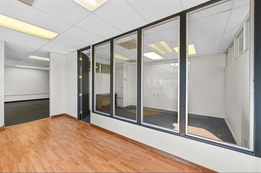 More Photos Of 4682 Iowa St, San Diego Office For Sale