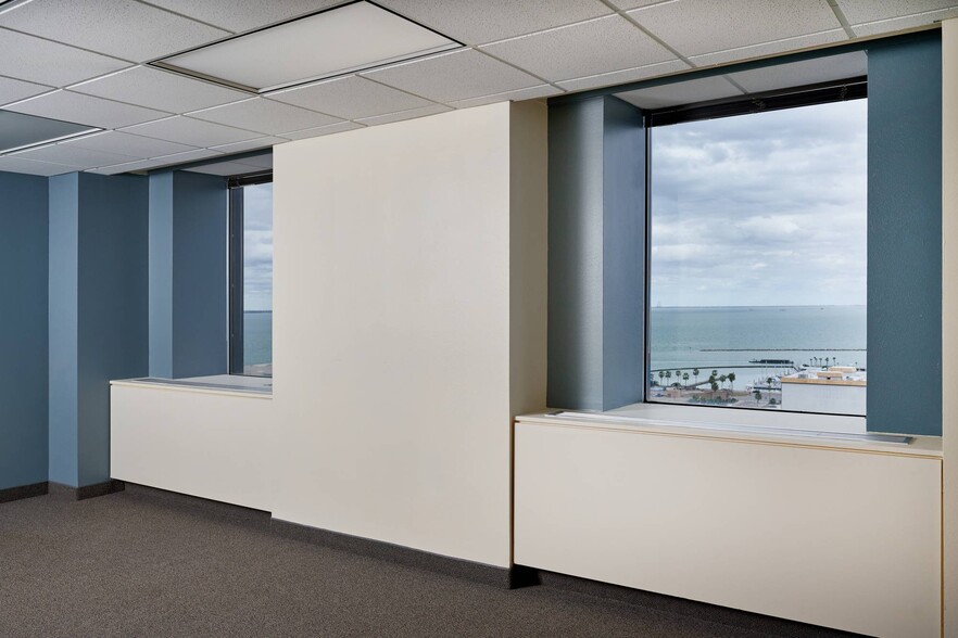More Photos Of 615 N Upper Broadway St, Corpus Christi Office For Lease