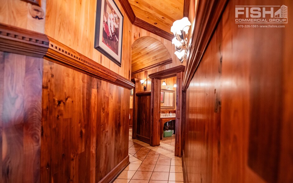 More Photos Of 204 Valley St, Williamsport Bar For Sale