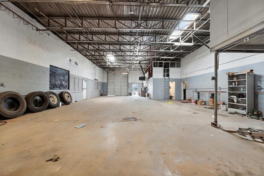 More Photos Of 420 Erskine St, Lubbock Warehouse For Lease