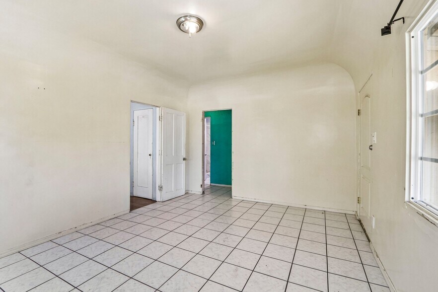 More Photos Of 7315 Woodley Ave, Van Nuys Land For Sale